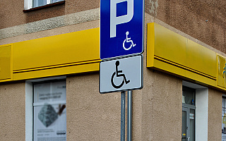 Parkingi dla niepełnosprawnych świecą pustkami